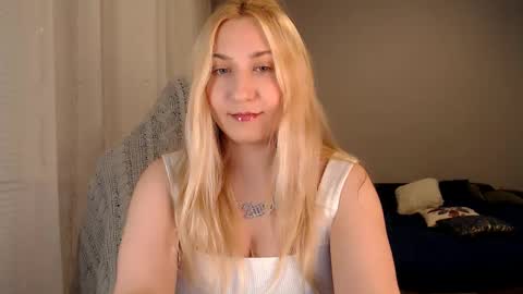 Snapshot of vibezgirl chatting on October 2025 07:01:02 PM Amelia online show from October 2025 07:01:02 PM