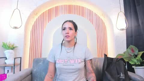 Snapshot of vichy_evans chatting on February 2026 07:21:01 PM Vichy Everyday From 1400 to 2130 Col Time online show from February 2026 07:21:01 PM
