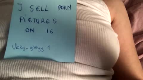 Snapshot of vicky_greyy chatting on January 2025 11:08:02 AM Vicky online show from January 2025 11:08:02 AM