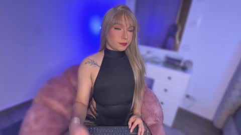 Snapshot of vicky_hot_x chatting on June 2026 02:05:01 AM online show from June 2026 02:05:01 AM
