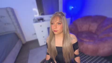 Snapshot of vicky_hot_x chatting on June 2026 12:35:01 AM online show from June 2026 12:35:01 AM