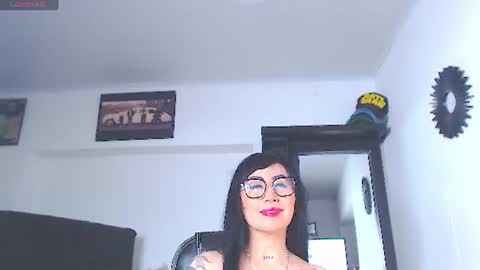 Snapshot of vicky_hotmilf chatting on June 2026 11:11:02 AM Vicky online show from June 2026 11:11:02 AM