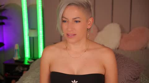 vickysecret96 online show from November 2025 06:17:01 PM