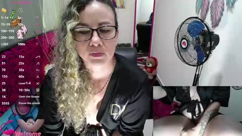 Snapshot of vickysexyx chatting on April 2026 06:32:02 PM Valentina online show from April 2026 06:32:02 PM
