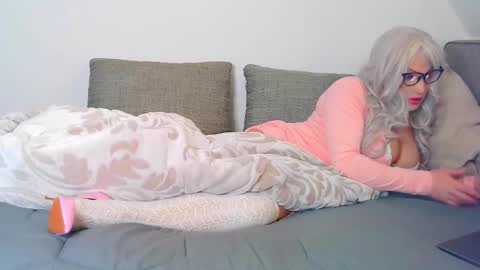 Vicky online show from February 2025 01:21:02 PM