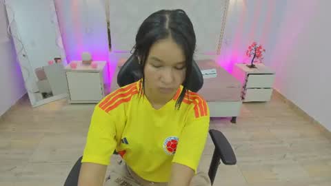 Snapshot of victoria1_tay chatting on June 2026 07:13:02 PM victoria1_tay online show from June 2026 07:13:02 PM