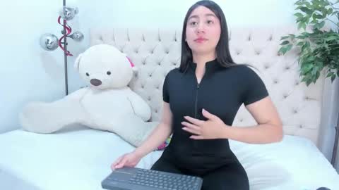 Victoria online show from April 2026 07:44:01 PM