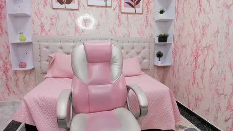 Victoria Houston  online show from December 2024 03:31:02 AM