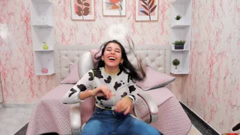 Victoria Houston  online show from January 2025 05:06:02 AM