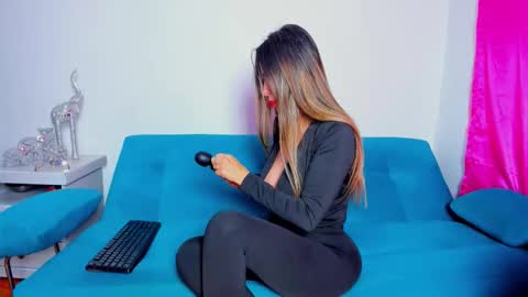 Victoria  online show from November 2025 04:53:01 PM