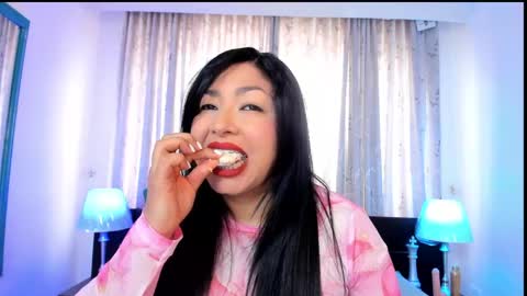 Snapshot of victoria_kim_lee chatting on June 2026 12:43:01 PM Victoria online show from June 2026 12:43:01 PM
