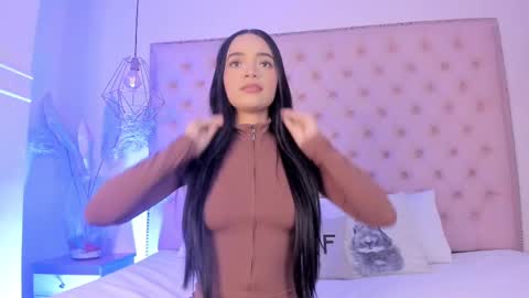 Snapshot of victoria_kitt chatting on February 2025 07:05:02 PM victoria_kitt online show from February 2025 07:05:02 PM