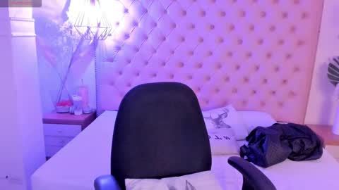 Snapshot of victoria_kitt chatting on September 2025 07:08:02 PM victoria_kitt online show from September 2025 07:08:02 PM