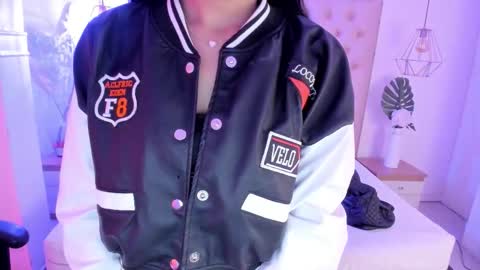 Snapshot of victoria_kitt chatting on October 2025 07:01:02 PM victoria_kitt online show from October 2025 07:01:02 PM