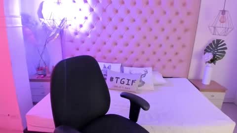 Snapshot of victoria_kitt chatting on October 2025 07:03:02 PM victoria_kitt online show from October 2025 07:03:02 PM