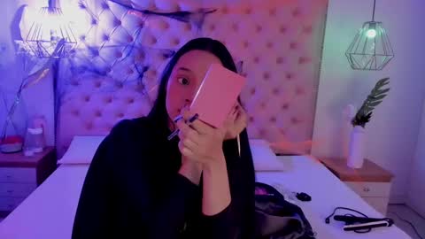 Snapshot of victoria_kitt chatting on October 2025 10:34:02 PM victoria_kitt online show from October 2025 10:34:02 PM