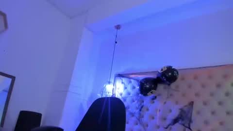 Snapshot of victoria_kitt chatting on October 2025 07:03:01 PM victoria_kitt online show from October 2025 07:03:01 PM