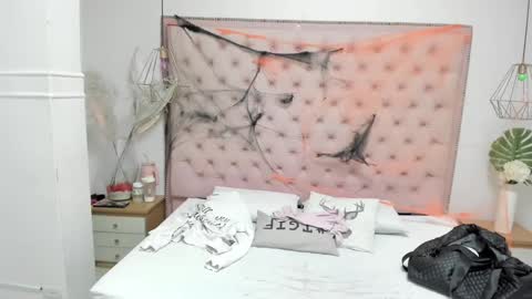 Snapshot of victoria_kitt chatting on October 2025 03:12:01 PM victoria_kitt online show from October 2025 03:12:01 PM