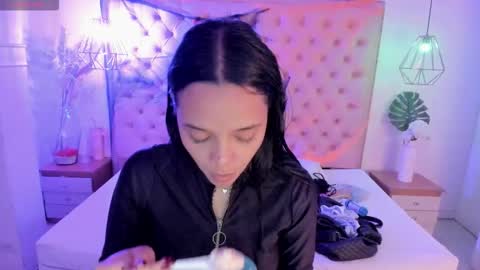 Snapshot of victoria_kitt chatting on October 2025 07:31:02 PM victoria_kitt online show from October 2025 07:31:02 PM