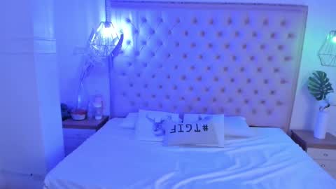 Snapshot of victoria_kitt chatting on November 2025 06:50:02 PM victoria_kitt online show from November 2025 06:50:02 PM