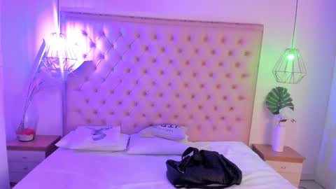 Snapshot of victoria_kitt chatting on November 2025 07:19:02 PM victoria_kitt online show from November 2025 07:19:02 PM