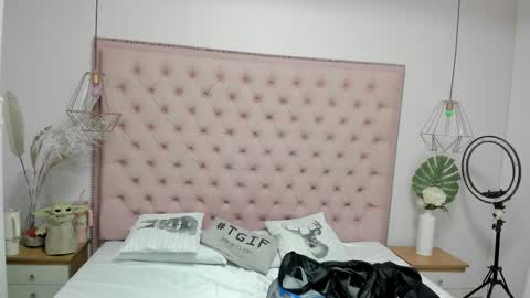 Snapshot of victoria_kitt chatting on November 2025 07:27:01 PM victoria_kitt online show from November 2025 07:27:01 PM