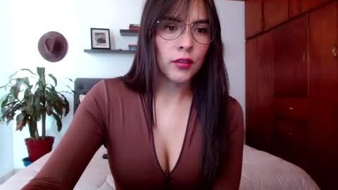 VICTORIA MARTELO online show from April 2026 05:07:01 PM