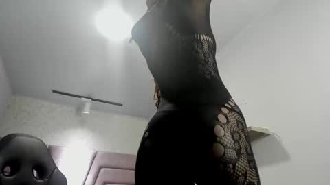 Vicky  online show from November 2025 07:01:02 PM