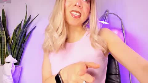 D A N I online show from October 2025 04:22:01 PM