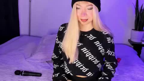 D A N I online show from November 2025 05:40:02 PM