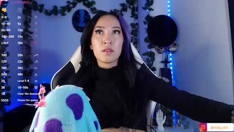 Victoria  online show from November 2025 04:40:01 AM