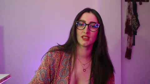 Victoria online show from October 2025 08:51:02 PM