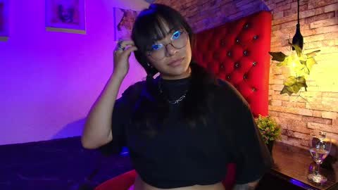 Snapshot of victoria_thompson6 chatting on November 2025 08:42:01 PM victoria online show from November 2025 08:42:01 PM