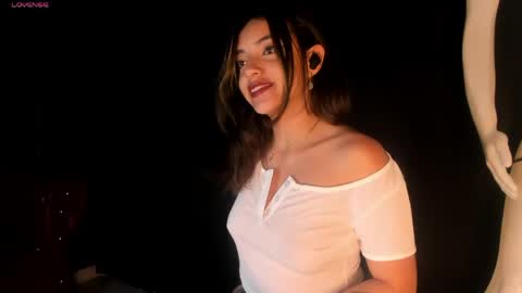 Snapshot of victoriaa2_doll chatting on April 2026 11:56:01 AM victoriaa2_doll online show from April 2026 11:56:01 AM