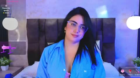 Snapshot of victoriaandrade chatting on May 2026 01:39:02 PM Victoria Andrade online show from May 2026 01:39:02 PM