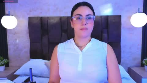 Snapshot of victoriaandrade chatting on May 2026 12:24:02 PM Victoria Andrade online show from May 2026 12:24:02 PM
