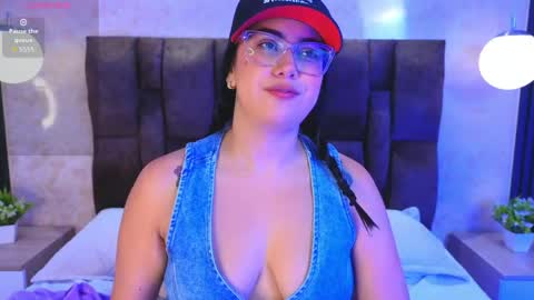 Snapshot of victoriaandrade chatting on May 2026 12:46:01 PM Victoria Andrade online show from May 2026 12:46:01 PM
