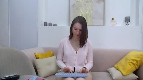 Victoria online show from January 2025 12:31:02 PM