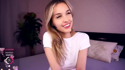 Anasteisha  Day Helen  Night online show from October 2025 07:44:02 PM