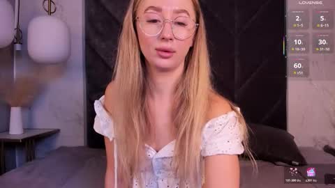 Victoria online show from November 2025 05:52:01 AM