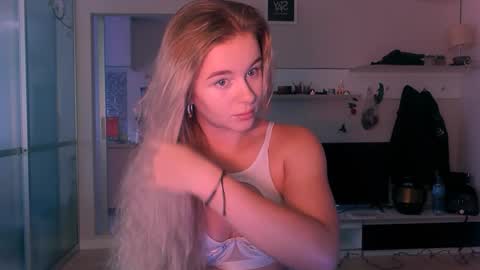 Eva and Victor online show from September 2025 05:09:01 AM