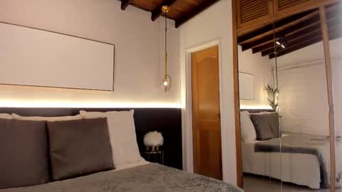 Snapshot of victoriashelby chatting on October 2025 12:00:02 PM Victoria Shelby online show from October 2025 12:00:02 PM