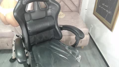 Snapshot of victorycat_v chatting on June 2026 03:07:01 AM Live 1000pm 600am COLOMBIAN HOUR online show from June 2026 03:07:01 AM