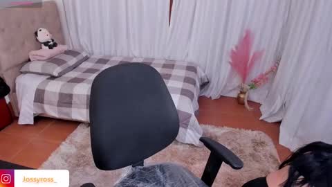 V  I C  T O R I A  online show from December 2024 04:49:01 PM