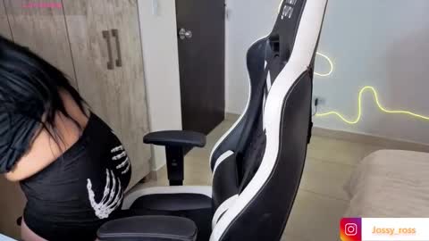 V  I C  T O R I A  online show from February 2026 10:42:01 PM