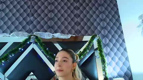 victtoria lee online show from December 2024 07:53:02 PM