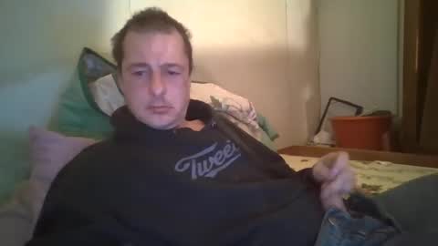Snapshot of vids1977 chatting on January 2025 12:04:01 AM vids1977 online show from January 2025 12:04:01 AM