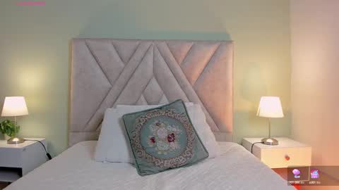 Snapshot of viictoria_becker chatting on September 2025 11:21:01 AM Victoria online show from September 2025 11:21:01 AM