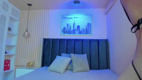 Viiolett online show from January 2025 07:42:01 PM