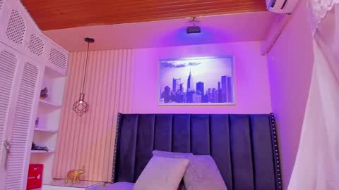 Viiolett online show from January 2025 07:12:01 PM